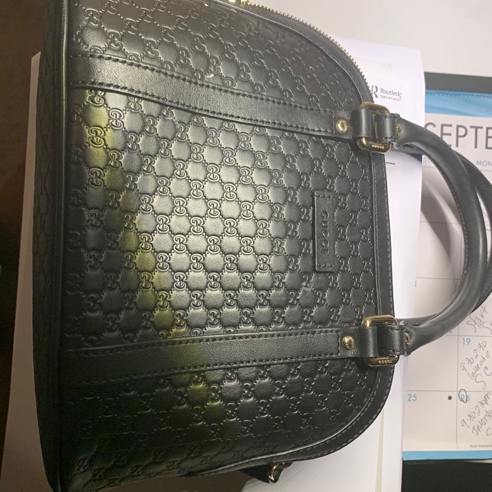 Gucci cross body bag no flaws no rips or tears used a handful